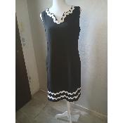 Robe Noire Galon Blanc